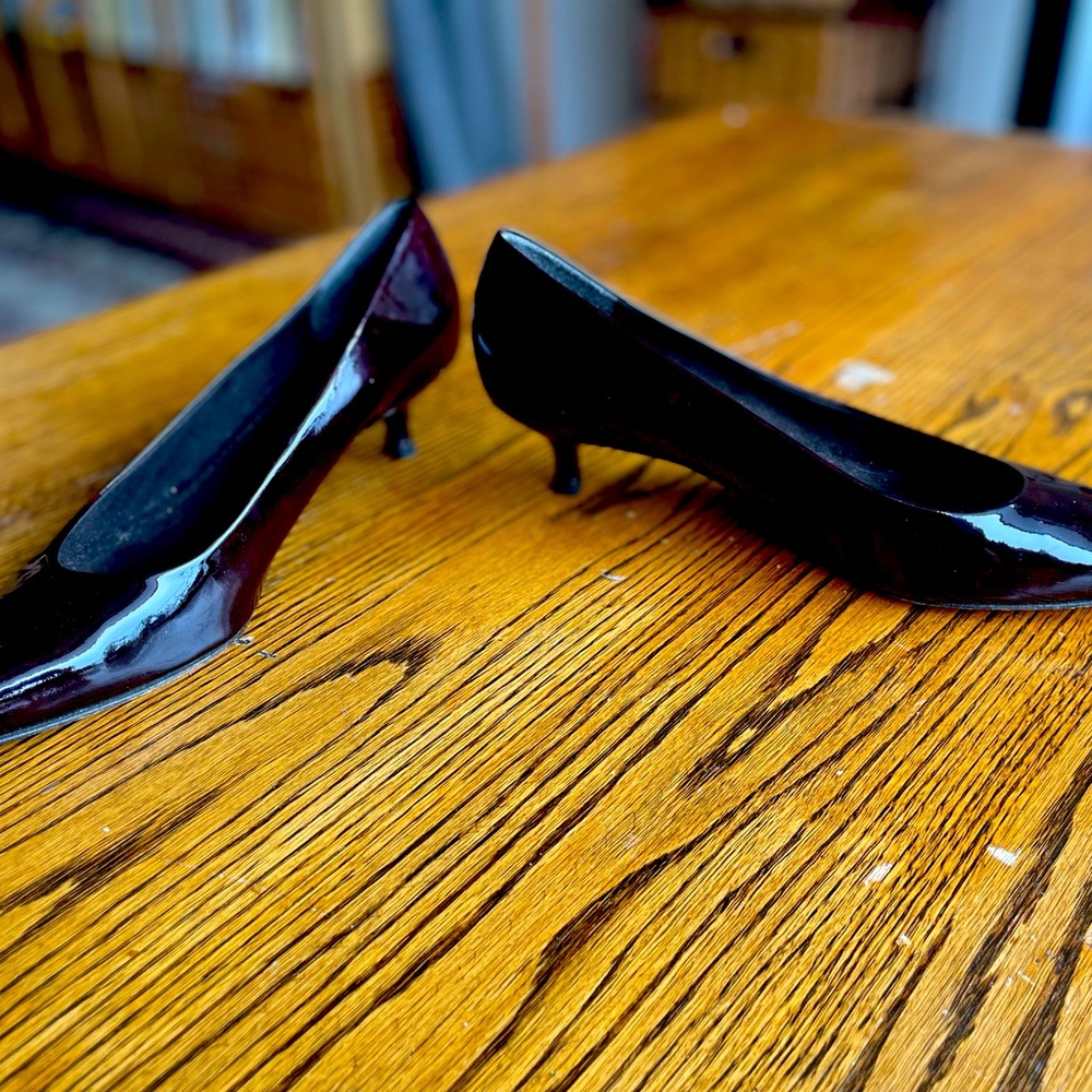 Beautiful Stuart Weitzman patent leather pumps with kitten heels- barely worn!
